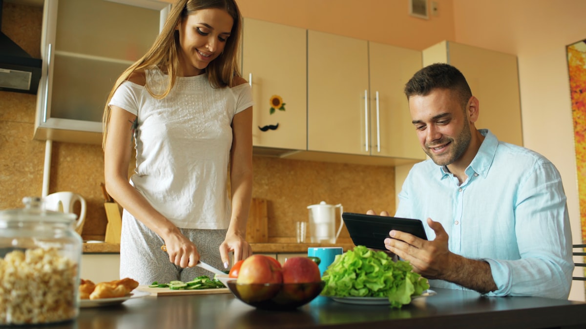 Macronutrient balance for optimal energy